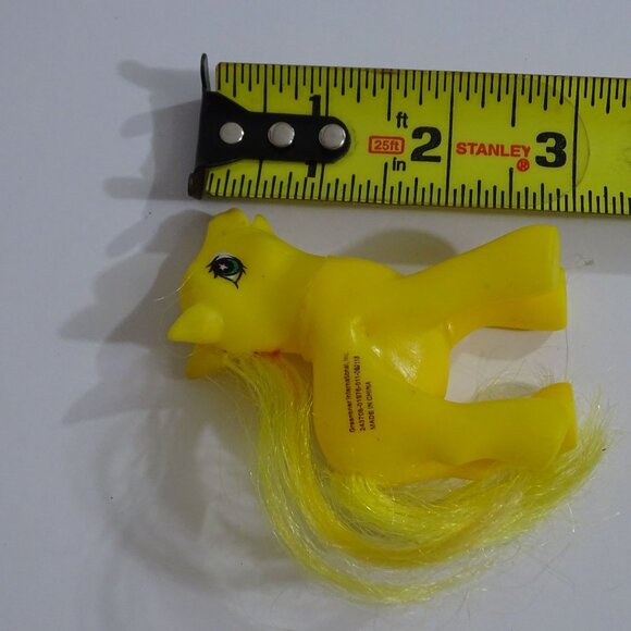 Greenbrier International Yellow Pony Figurine With Purple Hearts Plastic - Picture 4 of 10